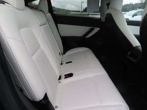 Used 2021 Tesla Model Y Long Range AWD/4WD image 28