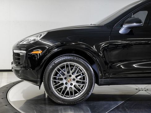 Certified 2017 Porsche Cayenne Platinum Edition image 11