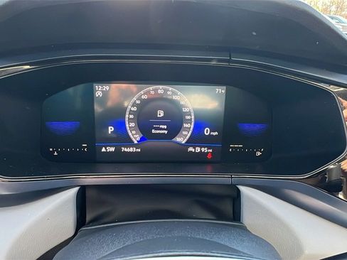 Used 2022 Volkswagen Taos SE image 25