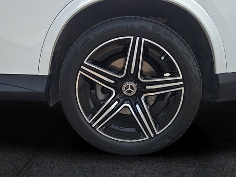 Used 2024 Mercedes-Benz GLC 300 4MATIC image 8