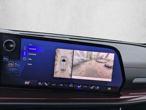 Used 2025 Chevrolet Traverse RS image 15