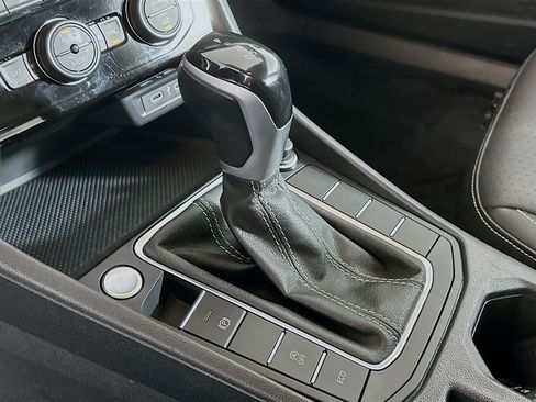 Used 2024 Volkswagen Jetta SE image 24