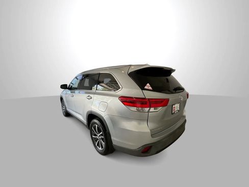 Certified 2019 Toyota Highlander XLE AWD/4WD image 6