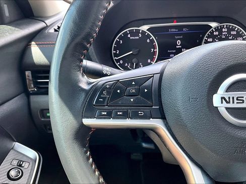 Used 2022 Nissan Sentra SR w/ SR Premium Package FWD image 18