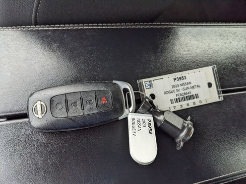Used 2023 Nissan Rogue SV FWD image 31
