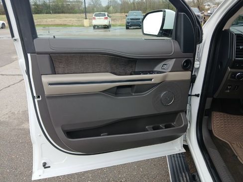 Used 2021 Ford Expedition Limited image 28