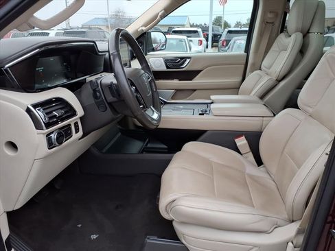 Used 2019 Lincoln Navigator Reserve image 11