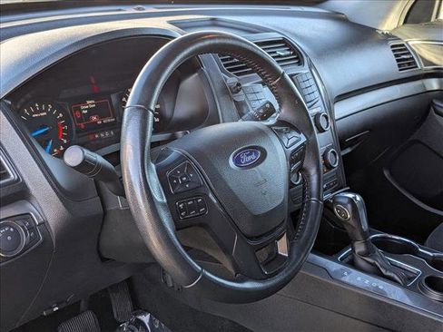 Used 2019 Ford Explorer XLT image 10