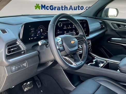 Used 2025 Chevrolet Traverse LT image 19