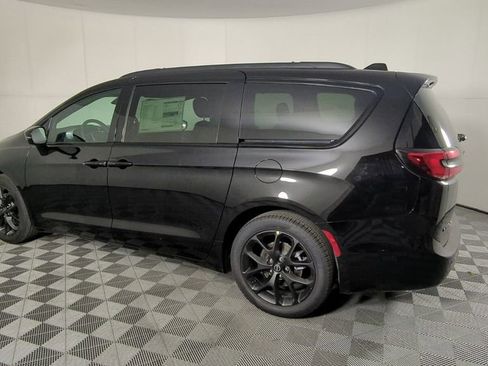 New 2026 Chrysler Pacifica Select image 7