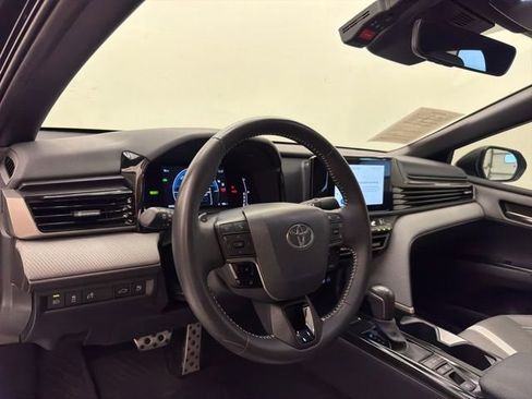 Used 2025 Toyota Camry SE w/ Convenience Package FWD image 12