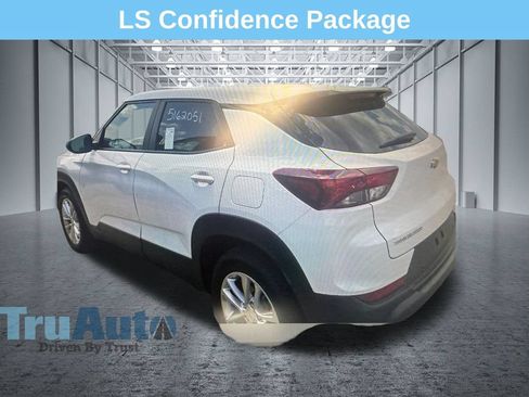 Used 2025 Chevrolet TrailBlazer LS w/ LS Convenience Package FWD image 2