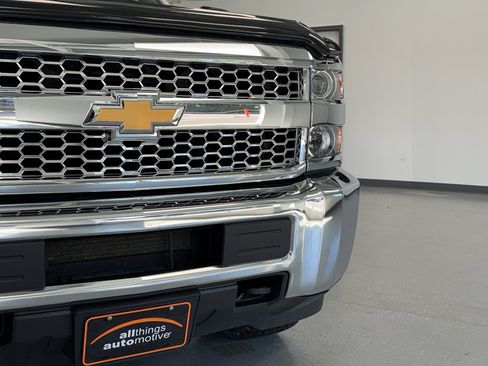 Used 2019 Chevrolet Silverado 2500 W/T w/ WT Convenience Package AWD/4WD image 12