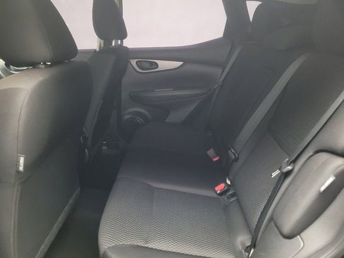 Used 2021 Nissan Rogue Sport S image 18