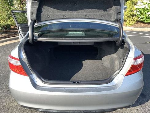 Used 2015 Toyota Camry SE w/ Moonroof Package FWD image 31