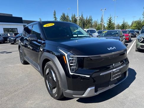 Certified 2024 Kia EV9 Light Long Range RWD image 3