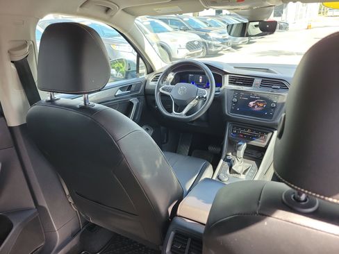 Used 2022 Volkswagen Tiguan SE image 14