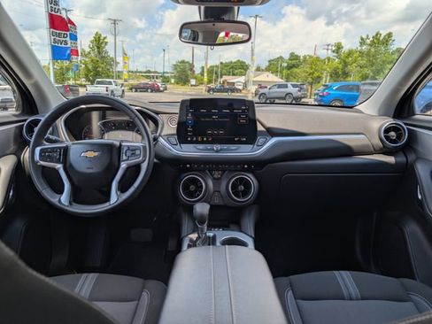 Used 2024 Chevrolet Blazer LT w/ Convenience Package FWD image 11