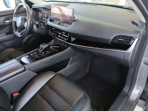 Used 2024 Nissan Rogue SL FWD image 30