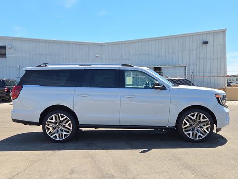 New 2026 Ford Expedition Max Platinum AWD/4WD image 2