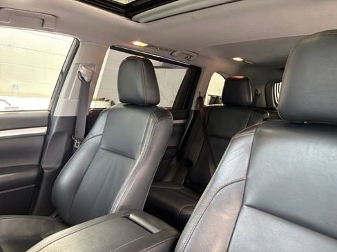 Used 2018 Toyota Highlander XLE AWD/4WD image 23