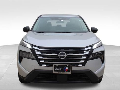 Used 2024 Nissan Rogue S image 2