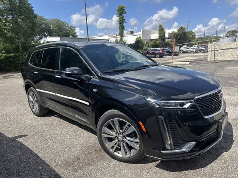 Used 2022 Cadillac XT6 Premium Luxury w/ Platinum Package AWD/4WD image 2