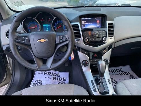 Used 2015 Chevrolet Cruze LT w/ Technology Package FWD image 6