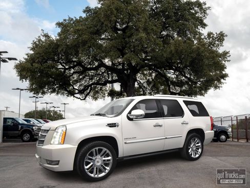 Used 2014 Cadillac Escalade Platinum RWD image 1