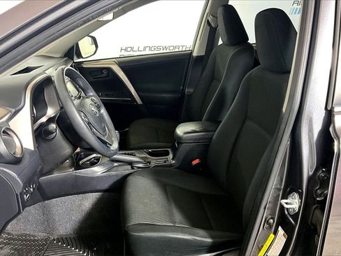 Used 2018 Toyota RAV4 LE image 20