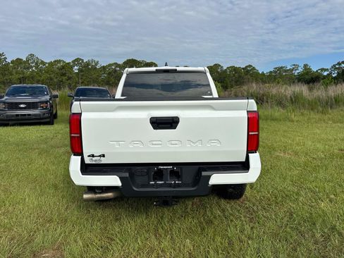 Used 2025 Toyota Tacoma TRD Off-Road AWD/4WD image 4