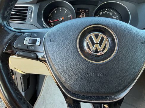 Used 2017 Volkswagen Jetta SE image 15