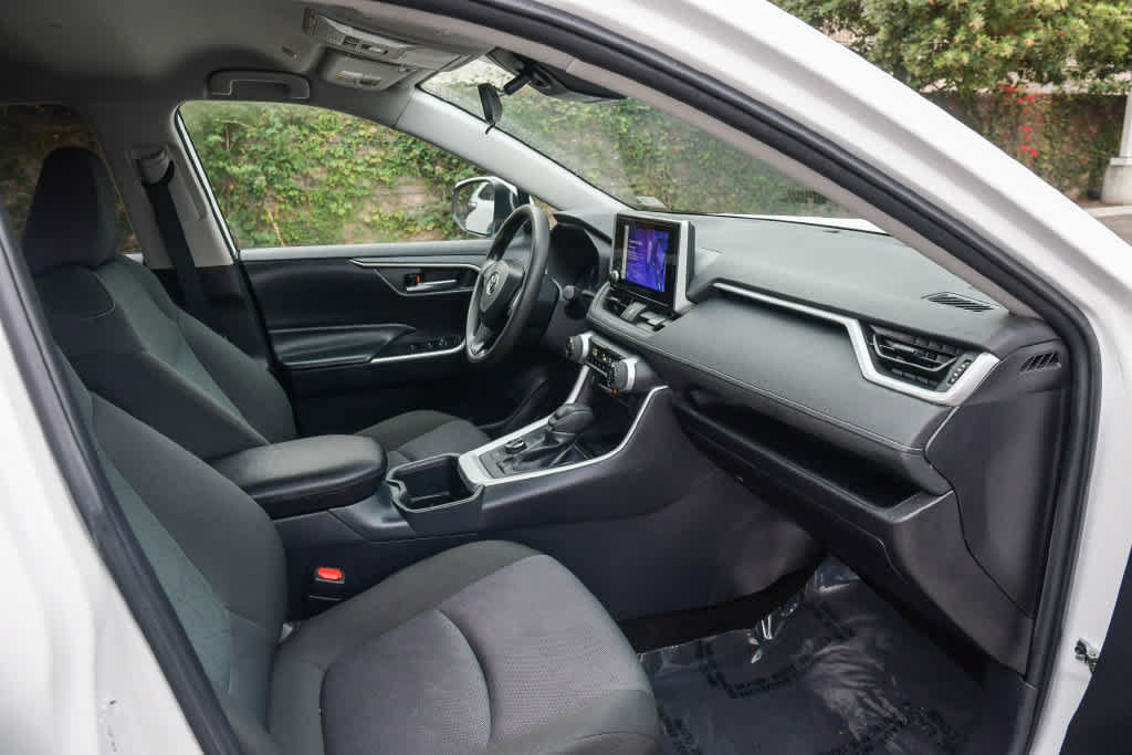 Used 2025 Toyota RAV4 XLE AWD/4WD image 18