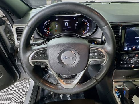 Used 2019 Jeep Grand Cherokee Altitude AWD/4WD image 10