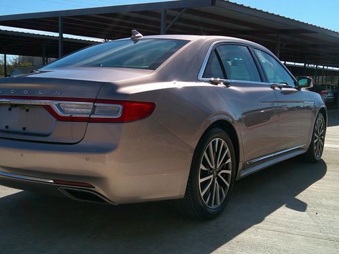 Used 2019 Lincoln Continental Select image 14