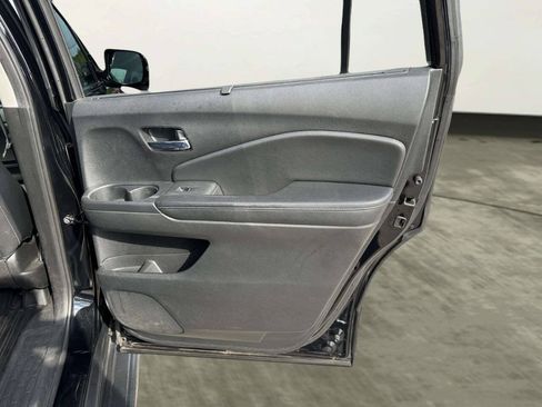 Used 2017 Honda Pilot Touring image 17
