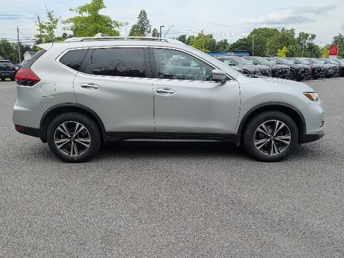 Used 2020 Nissan Rogue SV w/ Sun & Sound Touring Package AWD/4WD image 2