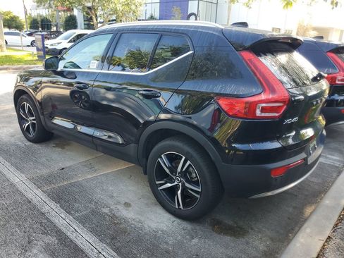 Certified 2025 Volvo XC40 B5 Core AWD/4WD image 4
