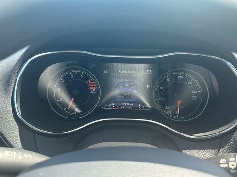 Used 2019 Jeep Cherokee Trailhawk AWD/4WD image 19