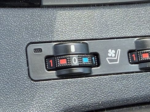 Used 2017 Toyota Highlander Limited w/ Carpet Mat Package FWD image 21