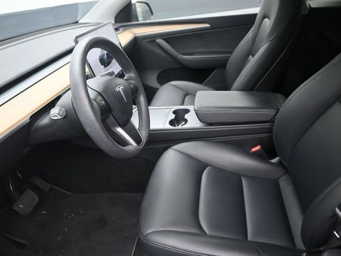 Used 2024 Tesla Model Y Long Range AWD/4WD image 11