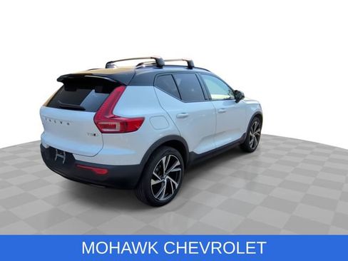 Used 2022 Volvo XC40 T5 R-Design w/ Climate Package AWD/4WD image 9