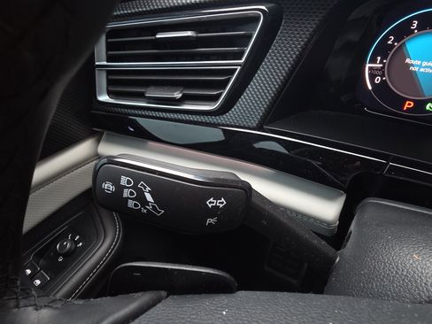 Used 2024 Volkswagen Atlas Cross Sport SEL Premium R-Line image 19