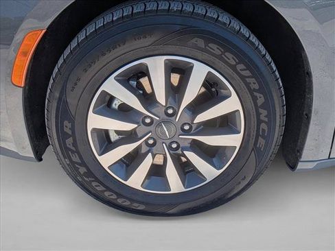 Used 2023 Chrysler Pacifica Touring-L FWD image 24