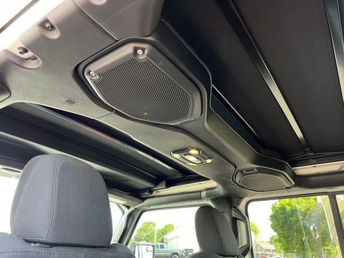 Used 2019 Jeep Wrangler Unlimited Rubicon w/ LED Lighting Group AWD/4WD image 9