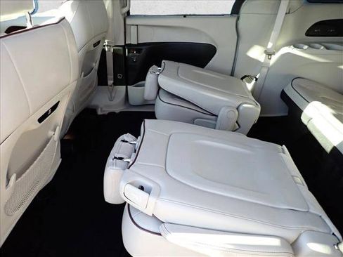 Used 2017 Chrysler Pacifica Limited w/ Advanced Safetytec Group image 10