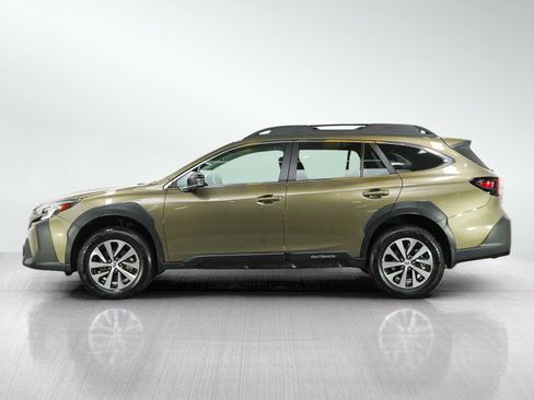 Used 2025 Subaru Outback Premium AWD/4WD image 2