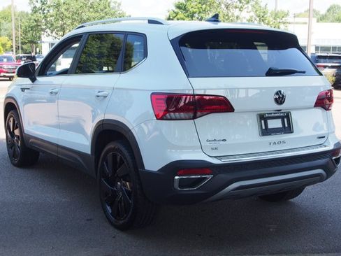 Used 2023 Volkswagen Taos SE w/ Panoramic Sunroof Package AWD/4WD image 5
