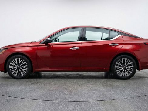 Used 2025 Nissan Altima 2.5 SV image 5