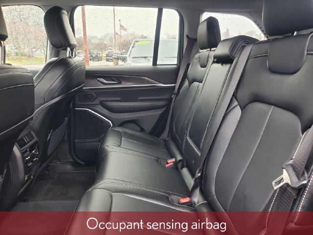 Used 2023 Jeep Grand Cherokee Limited AWD/4WD image 40